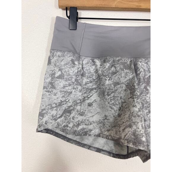 Lululemon Size 6 Gray Marble Print Running Shorts - Picture 7 of 9